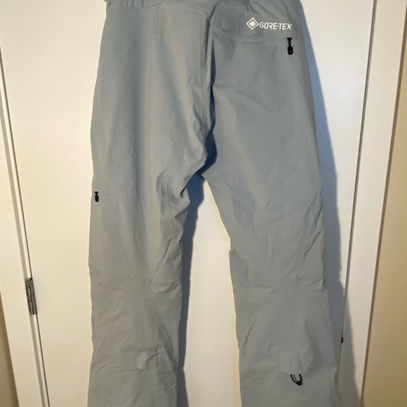 Burton A/K Women’s Insulated Gore-Tex Snow Pants - Picture 2 of 3